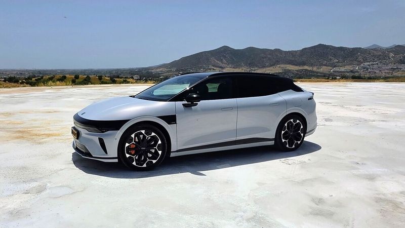 Inmitten einer schier endlos wachsenden SUV-Flut ist das Grand-Tourer-Konzept des Zeekr 7 GT erfrischend anders.(Bild:  Mauritz – VCG)