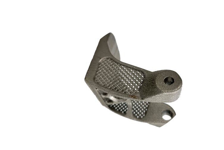 Der Materialhersteller Uniformity Labs hat das Edelstahlpulver Uni Fuse 316L auf den Markt gebracht. Es soll eine circa dreimal schnellere Bauzeit im pulverbettbasierten 3D-Druck erlauben.  (Bild: Uniformity Labs)