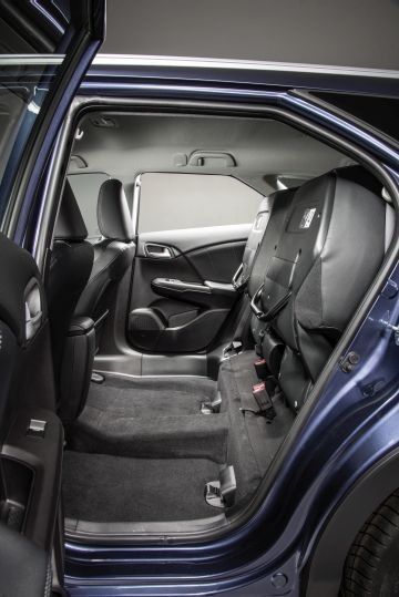 Hoch den Sitz! Die „Magic-Seats“ bringen viel Platz hinter den Fahrer. (Honda)