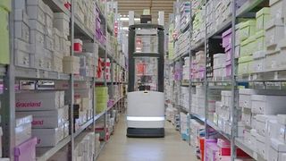 Mittlerweile setzt Fiege mehr als 30 Kommissionierroboter des Typs Toru ein. (Fiege/Magazino)