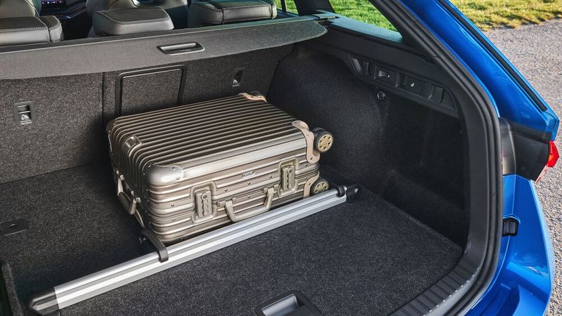 Und Skodas Simply-Clever-Lösungen sorgen außerdem noch für Ordnung und Ruhe. (Bild: Skoda)