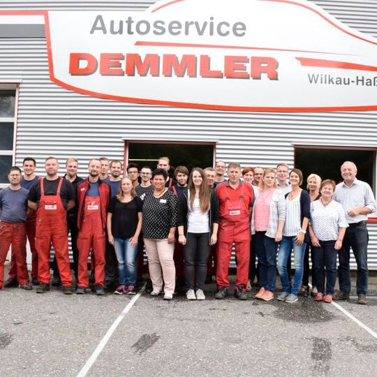 Das Serviceteam von Autoservice Demmler kam beim Deutschen Werkstattpreis 2018 unter die Top Ten. Das Serviceteam von Autoservice Demmler kam beim Deutschen Werkstattpreis 2018 unter die Top Ten.