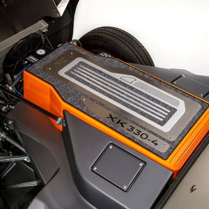 Der E-Antrieb soll 272 PS leisten. Die 40-kWh-Batterie soll eine Reichweite von etwa 270 Kilometer erlauben.(Bild:  Jaguar Land Rover)