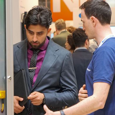 Die SmartFactory Kaiserslautern (SFKL) zeigt auf der SPS in Nürnberg, wie IT und KI die Wertschöpfung durch smarte Automatisierung messbar erhöhen können.   (Bild: SmartFactory Kaiserslautern)