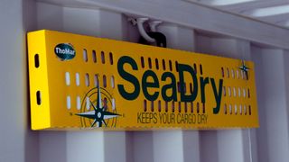 Längerer Transit, mehr Schutz vor Feuchte: Die sich aus geopolitischen Gründen ändernden Seerouten haben spürbare Folgen auf die Transportzeiten. (Bild: Thomar)