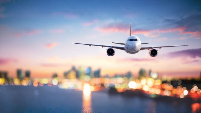 Hoher Druck:  Die Luft- und Raumfahrtbranche muss schneller entwickeln, effizienter planen und Ressourcen besser nutzen. Hierbei kann Quantencomputing helfen.(Bild:  Romolo Tavani | Adobe Stock)