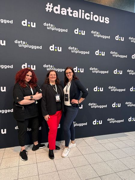 Die Augsburger Girls Besa und Lilli (IT-BUSINESS) und Svenja Mohn (Vogel IT-Akademie) stehen auf #datalicious. (Bild: Vogel IT-Medien GmbH)
