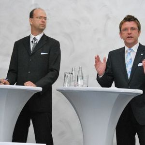 ZDK-Hauptgeschäftsführer Dr. Axel Koblitz (links) führte durch das Service-Forum.