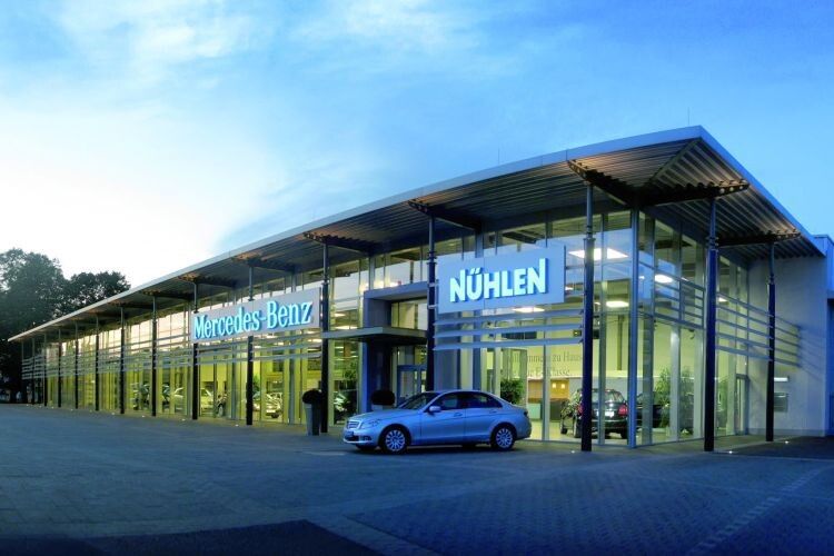 Das moderne Gebäude des Autohauses Nühlen bringt weltstädtisches Flair nach Moers. (Foto: Nühlen)