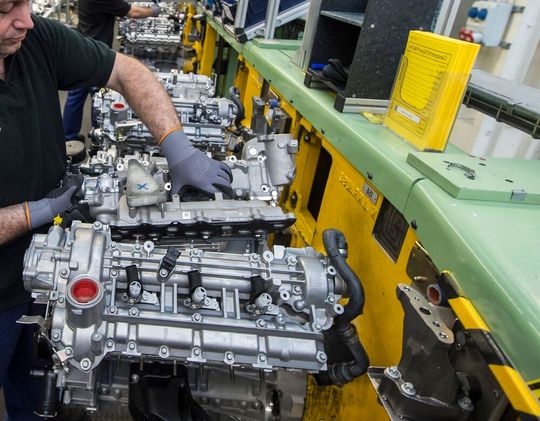 Die deutschen Autohersteller blicken im internationalen Vergleich, was die wichtigsten Kennzahlen betrifft, vor allem auf Rückleuchten. Im letzten Jahr, so hat EY analysiert, gerieten sie nämlich deutlich ins Hintertreffen ...(Bild:  Autophotos)