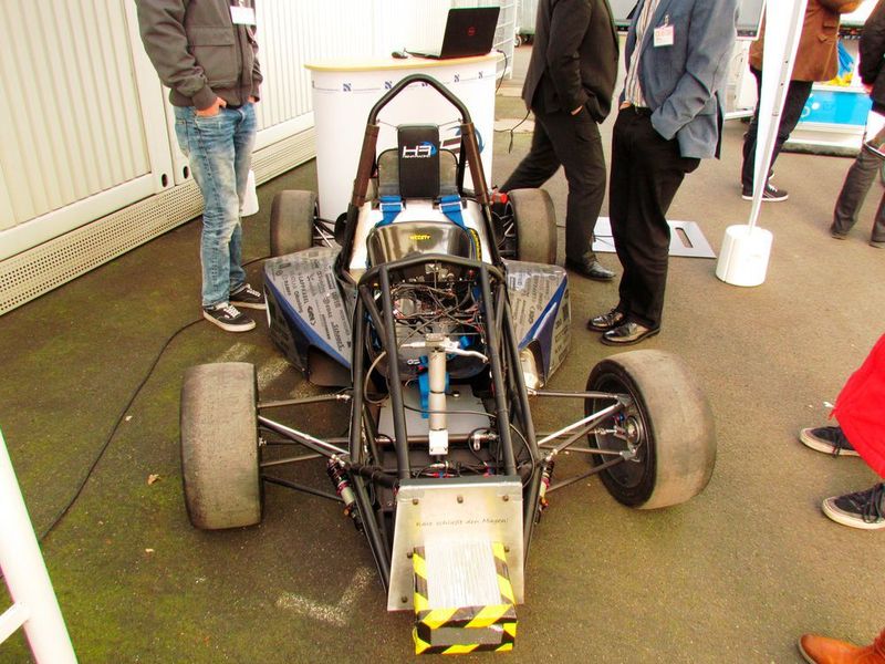 Auch das Formula-Student-Team der Hochschule Niederrhein setzt auf Kunststoffgleitlager von Igus. In der Saison 2017 waren sie bereits in Lenkung und Gas- bzw. Bremspedalen verbaut. (S. Häuslein/konstruktionspraxis)