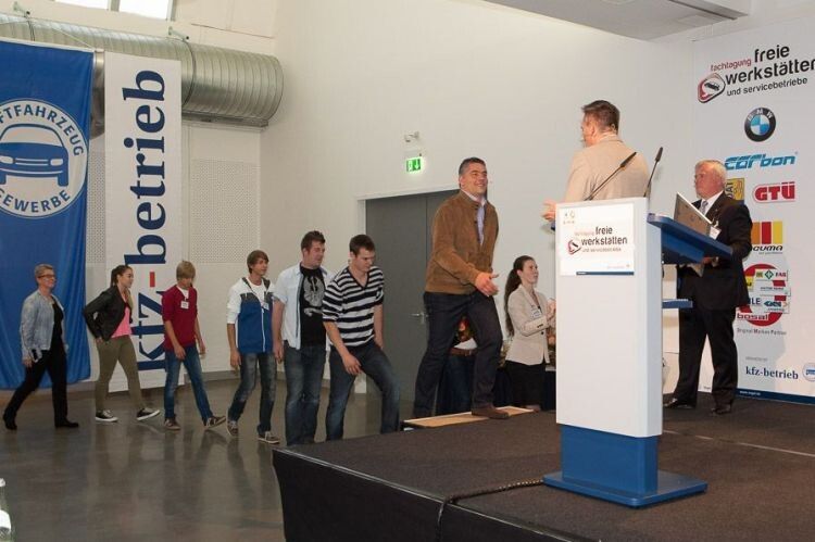 Frank Dorner und sein Werkstattteam freuten sich über den dritten Platz. (Foto: Bausewein)