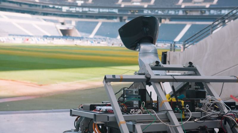 Eine eigens entwickelte Leitsoftware verbindet die CityBots nicht nur untereinander, sondern auch mit dem Operation Center und stationären Infrastruktursensoren. (Bild: EDAG Group)