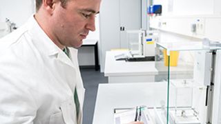 Frontbild_zweite_Feinwaage ()