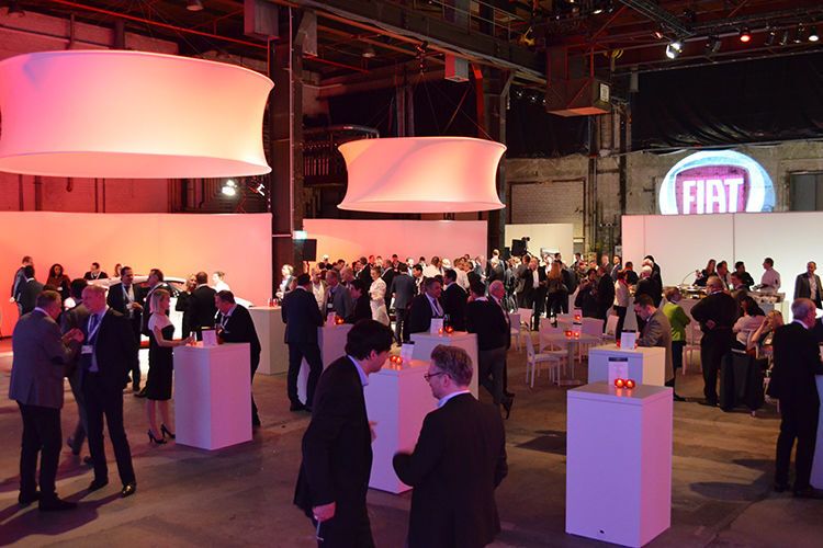 Rund 100 Fiat- und Abarth-Händler haben in Mainz die Gelegenheit genutzt ... (Foto: Rehberg)