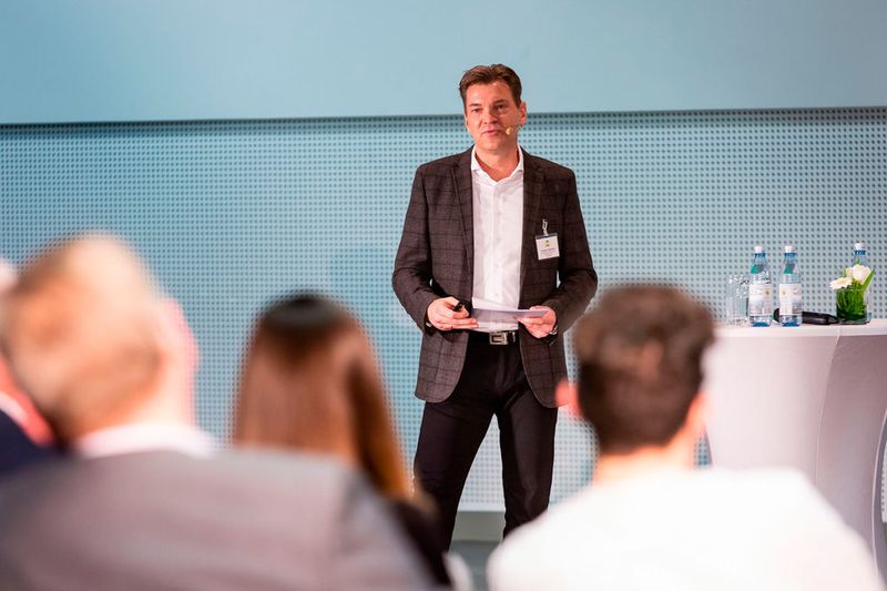 Torsten Schlitter verantwortet bei der Motor-Gruppe Sticht in Bayreuth das Gebrauchtwagengeschäft. Er sprach darüber, wie der Mehrmarkenhändler sein Gebrauchtwagengeschäft neu organisiert hat. (Bild: Stefan Bausewein)