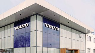 Im neu gebauten Karlsruher Autohaus werden die Fabrikate Volvo und Jaguar/Land Rover vertrieben. (Foto: Volvo)