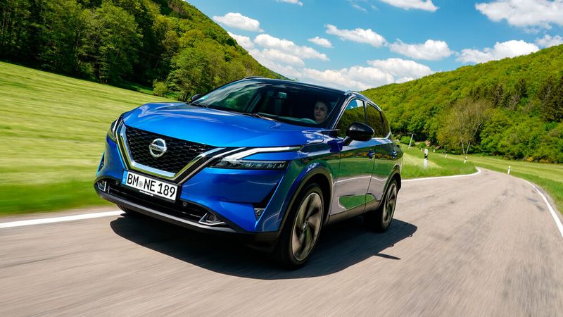 Auffallend sind die Scheinwerfer, die sich vom Kühlergrill wegbewegend in zwei Teile trennen. (Bild: Wolfgang Groeger-Meier/Nissan)