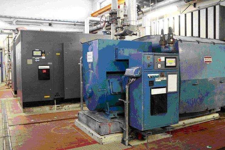 Der 35 Jahre alte Kompressor (vorn im Bild) tut immer noch ordentlich Dienst. Demnächst steht bei über 178 000 Betriebsstunden wieder eine Schmierung an.  (Bild: Atlas Copco)