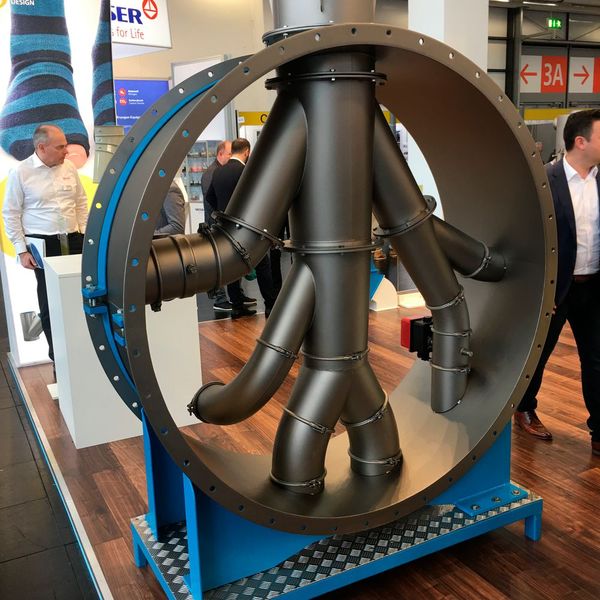 Fachbesucher bekommen auf der Powtech einen umfassenden Überblick zum aktuellen Stand der Pulver-, Granulat- und Schüttguttechnologien. Auf der Powtech 2019 präsentieren Aussteller ihre Weiterentwicklungen zu mechanischen Prozessen wie Zerkleinern, Agglomerieren, Trennen, Sieben, Mischen, Lagern und Fördern. Aber auch übergeordnete Themen wie Explosionsschutz, Hygienic Design und High Containment spielen eine zentrale Rolle. (Bild: Kielburger / PROCESS)