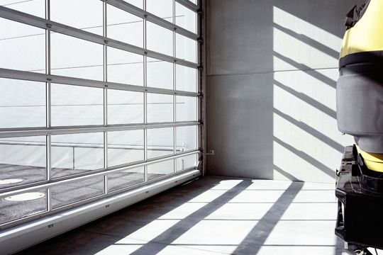 Eine intelligente Torsteuerung verkürzt die Öffnungszeiten. (Archiv: Vogel Business Media)