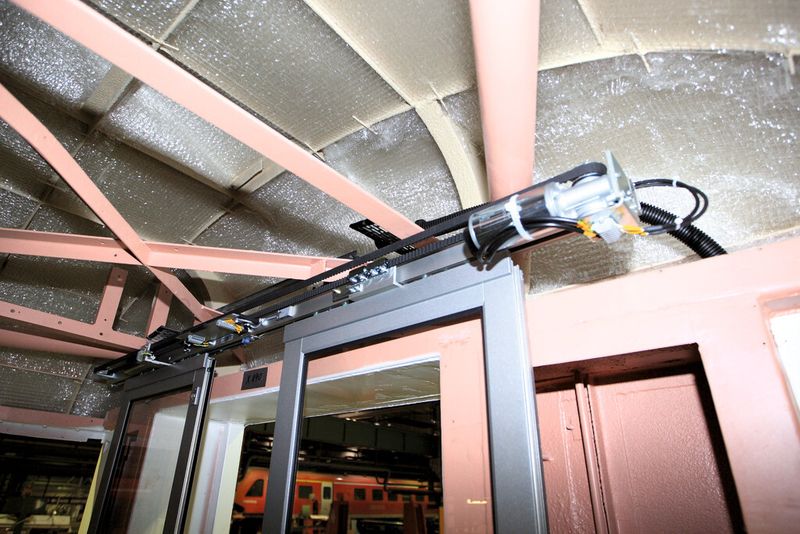 PMA Kabelschutzsysteme im Einsatz an den Übergangstüren des Domecar. (Bild: VIS)