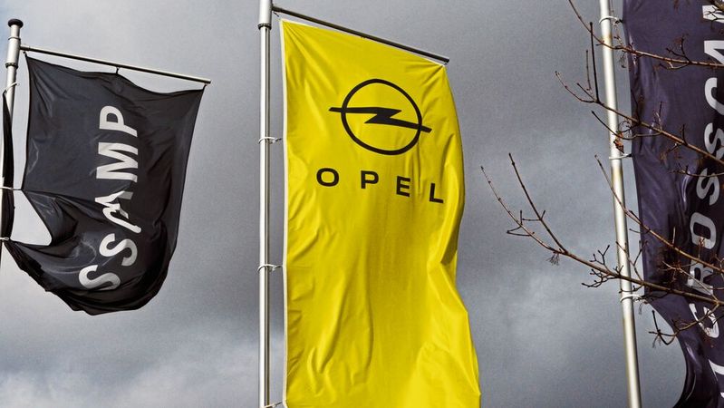 Lieferfristen und -termine sollen für die Verkäufer im Opel-Netz nach wie vor weitgehend unberechenbar sein.(Bild:  Rehberg – »kfz-betrieb«)
