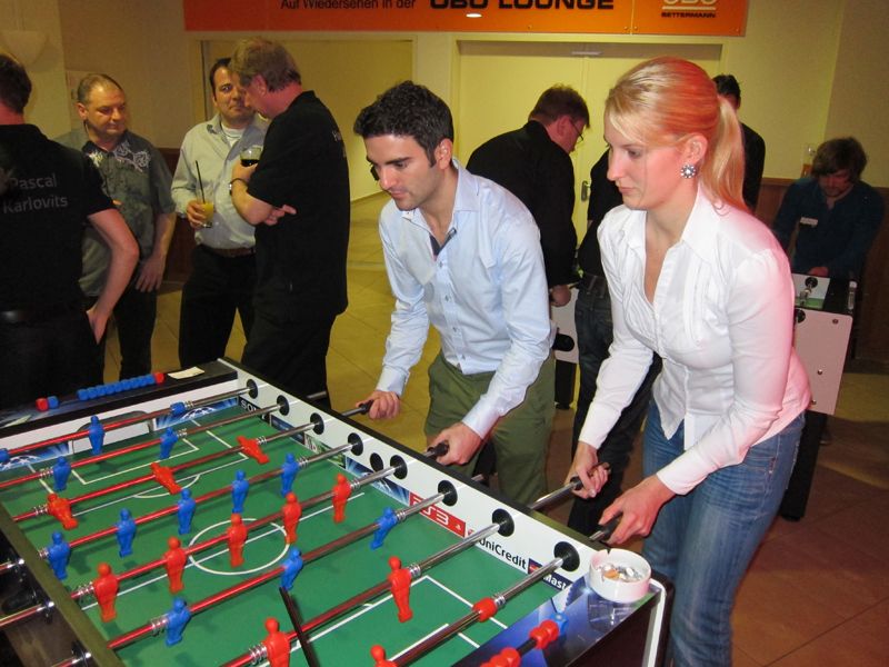 Abends wurde natürlich erstmal ne Runde gekickt.     (IT-BUSINESS)