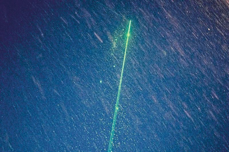 Die Atmosphärenmessgeräte inkl. Lidar-Container des Tropos während der Polarnacht in der Arktis. (Bild: Hannes Griesche, Tropos)