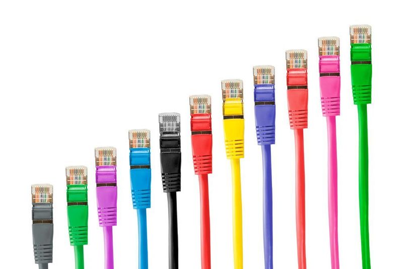 Die Überwachungsaffäre der Telekom AG 2008 – Das Post- und Fernmeldegeheimnis sowie das Bundesdatenschutzgesetz wurde verletzt, indem Aufsichtsräte, Vorstandsmitglieder und Mitglieder des Betriebsrats sowie deren Angehörige bespitzelt wurden. (Bild: Pixabay, CCO Public Domain)