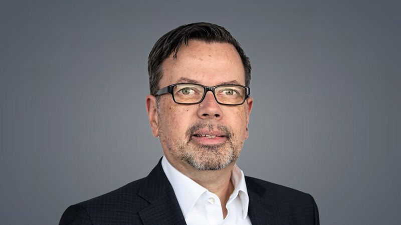 Frank Barwasser (Foto) wird zum 1. Januar 2026 Geschäftsführer von Skoda Auto Deutschland. Er löst Jan-Hendrik Hülsmann ab, der den Importeur dann drei Jahre führte. (Bild:  Skoda Auto Deutschland)