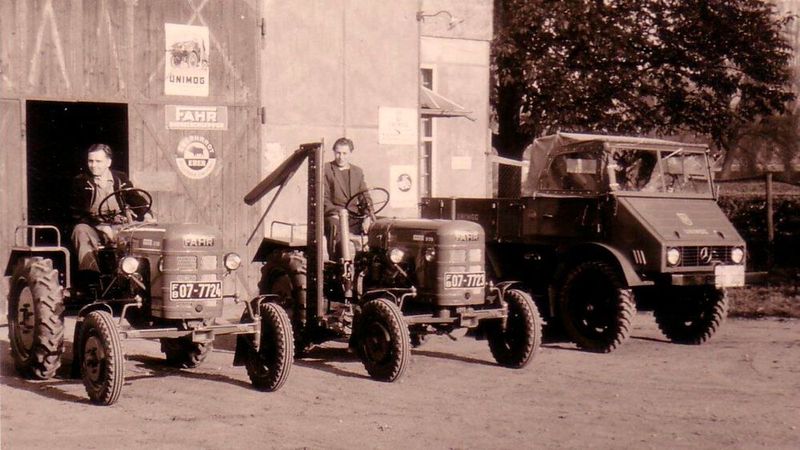 In der Agrarbranche hatte auch der Unimog (rechts) einen guten Namen – so kamen die Schmolcks in Verbindung mit Mercedes-Benz. (Schmolck)