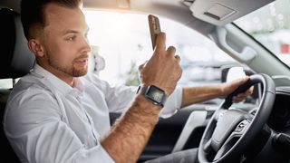 Videos sind ein wichtiger Kontaktpunkt zu Interessenten, bedeuten aber auch Zeitaufwand: Berater und Verantwortliche in Autohäusern und Werkstätten sollten diesen Faktor bei der Planung ihres Marketings berücksichtigen. (Bild: ©alfa27 - stock.adobe.com)