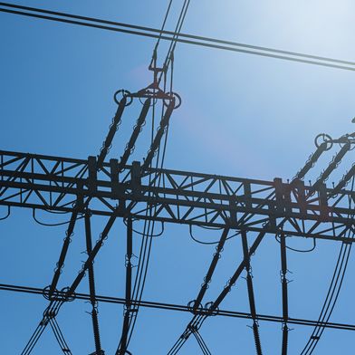Für kritische Infrastrukturen wie Stromnetze gilt: Die KI darf helfen, aber Entscheidungen müssen jederzeit nachvollziehbar bleiben. (Bild: Markus Breig, KIT)