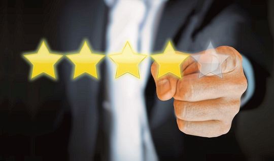 Ob Lob oder Kritik – wie ein Unternehmen reagiert sagt weit mehr aus. Ein Arbeitgeber, der gut mit seinen Mitarbeitern umgeht, wird eher gewählt. Ob Lob oder Kritik – wie ein Unternehmen reagiert sagt weit mehr aus. Ein Arbeitgeber, der gut mit seinen Mitarbeitern umgeht, wird eher gewählt.