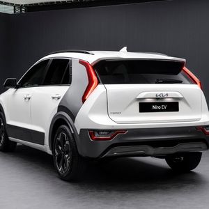 (Kia)