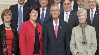 Der neue Aufsichtsrat der BASF. Vordere Reihe von links nach rechts: Denise Schellemans, Anke Schäferkordt, Dr. Jürgen Hambrecht, Dame Alison Carnwath DBE. Dahinter von links: Michael Diekmann, Wolfgang Daniel, Franz Fehrenbach, Professor Dr. Francois Diederich, Robert Oswald, Ralf-Gert Bastian, Francesco Grioli, Michael Vassiliadis. (Bild: BASF)