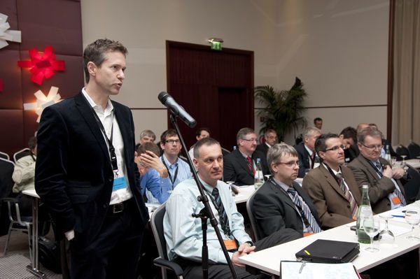 Viele GMP/FDA Compliance Themen wurden von den Kongressteilnehmern mit Experten aus der Pharma Industrie und der GMP Überwachung ausgiebig diskutiert. Im Mittelpunkt der 13. Pharmatechnik-Konferenz standen neben großen Bauprojekten die zeitgerechte Qualifizierung  (Bild: Concept Heidelberg)