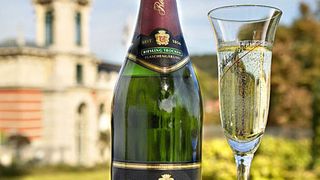 Die Rotkäppchen-Mumm-Sektkellereien haben am Standort Freyburg an der Unstrut eine neue Sektreife- und Lagerhalle eingeweiht. Bild: Rotkäppchen-Mumm (Archiv: Vogel Business Media)