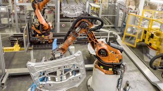 Läpple Automotiove fertigt  Heck- und Frontklappen für die BMW-Modelle 2er Gran Tourer und X1 parallel. (Groemminger)