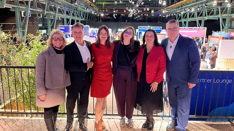 Danke Dell für diesen großartigen Tag! (v. l.) Stephanie Steen (IT-BUSINESS), Robert Laurim, Petra Kruis, Lioba Schmidt (Dell), Lilli Kos (IT-BUSINESS) und Tim v. Wasen (Dell) (Bild: Vogel IT-Medien GmbH)