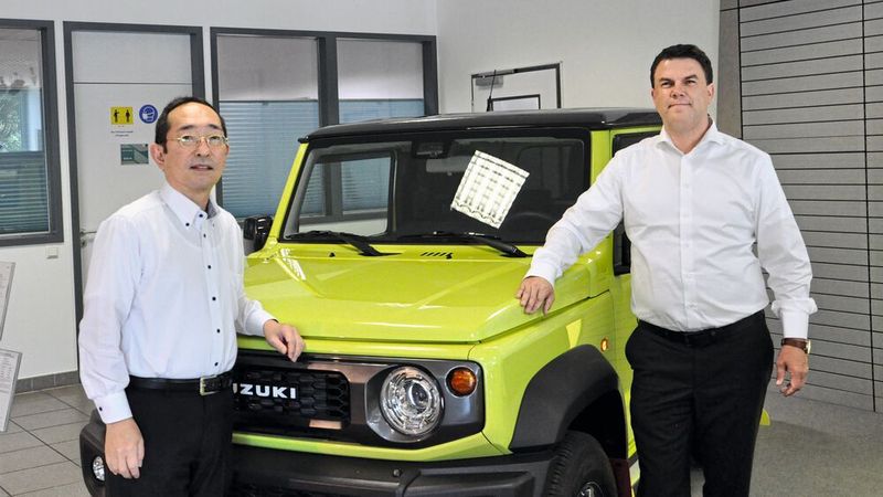 Kazuyuki Yamashita (l.) und Daniel Schnell wollen die Händler motivieren.(Bild:  Simon – »kfz-betrieb«)