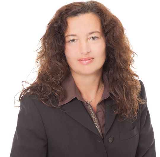 Kristin Rinortner, Redakteurin ELEKTRONIKPRAXIS:„Allen Schwierigkeiten zum Trotz ist die elektrische Übertragung von Daten wirtschaftlicher als die optische.“(Bild:  Bild: VBM)