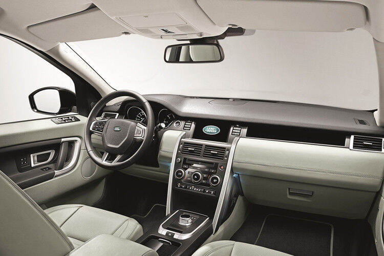 Premium allerorten: Der Innenraum wurde gegenüber dem Freelander nochmals deutlich aufgewertet. (Foto: Land Rover)