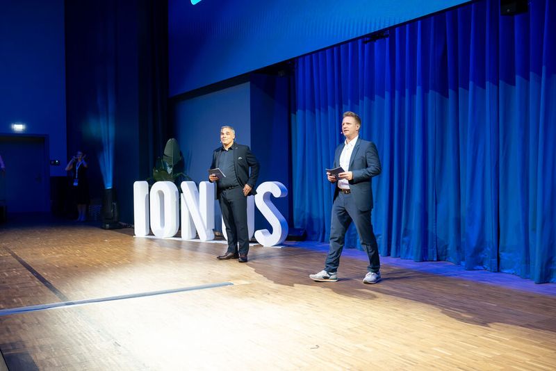 Claudio Serrano und Jens Reich moderierten die Award-Verleihung. (Bild: © Dieter Düvelmeier - Keine Rechte an Dritte!)