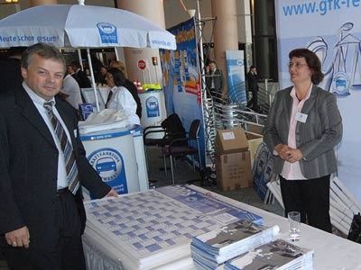 Die Pausen wollten für zusätzliche Informationen genutzt werden: Thomas Edelmann (Geschäftsführer Innung Süd-Thüringen) informiert sich am Stand der GFK. (Archiv: Vogel Business Media)