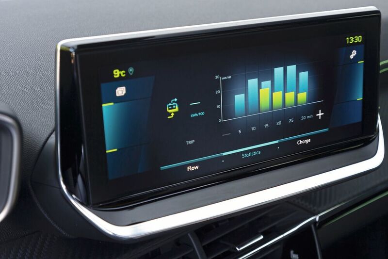 Der Bordcomputer kann das Fahrverhalten des Fahrers in Hinblick auf die Energiebilanz auswerten. (Peugeot)