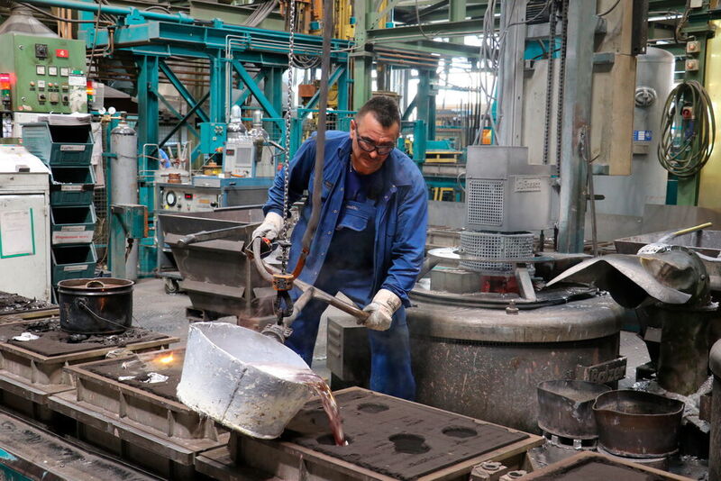 MGH stellt aus flüssigen Aluminiumlegierungen technisch anspruchsvolle Gussteile her, die bei Bedarf spanend weiterverarbeitet werden. (Pero)