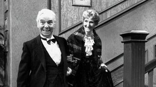 Butler James, Miss Sophie und die anderen Protagonisten haben eigentlich nichts mit Controlling, Management und Change zu tun – oder vielleicht doch? (Bild: © Norddeutscher Rundfunk)