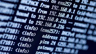 Mit iptables-Regeln für Netfilter lassen sich unter Linux komplexe Firewall-Umgebungen erstellen. (Ronstik - stock.adobe.com)